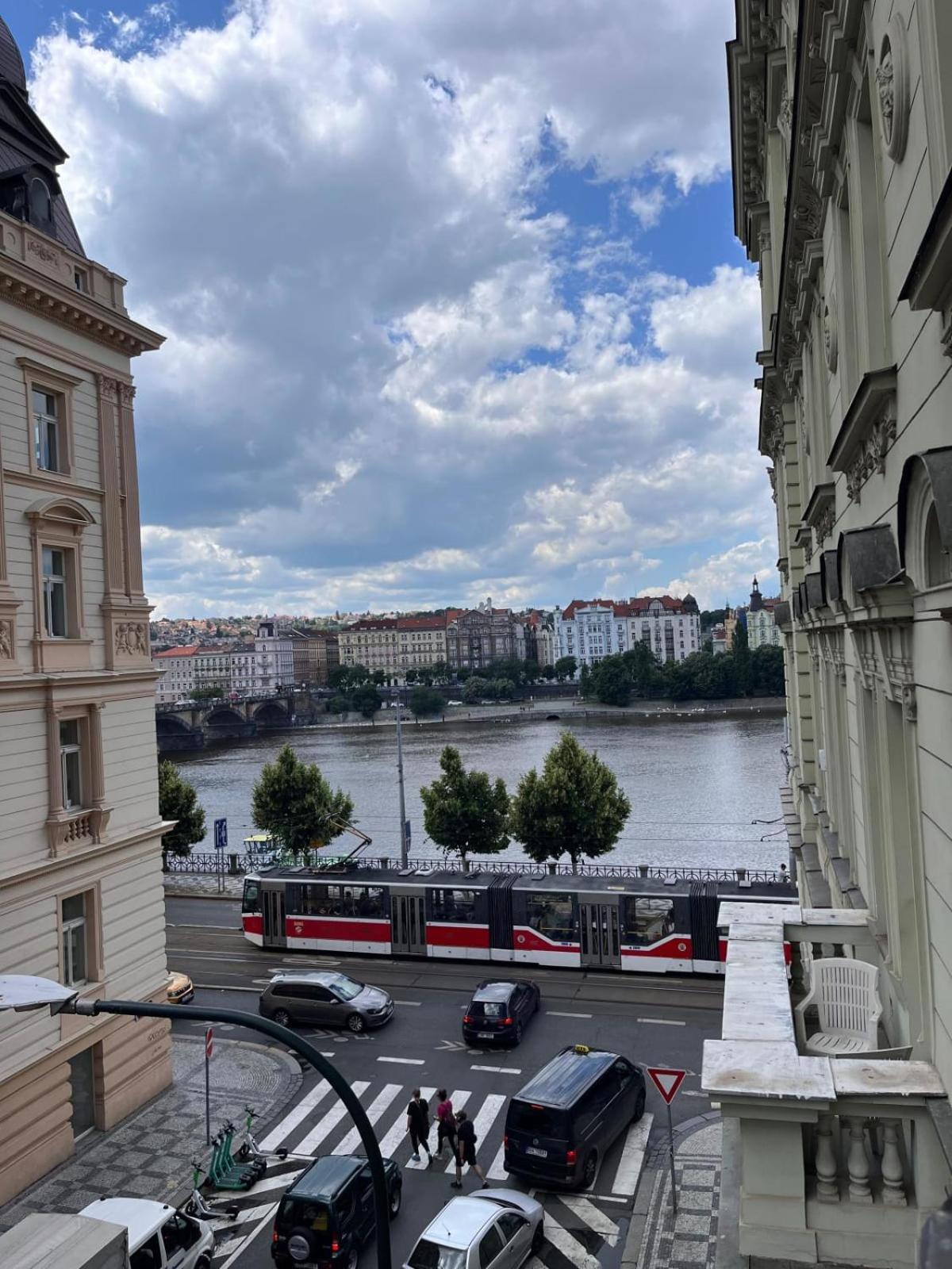 Comfortable And Cosy Apt A Few Steps From Dancing House And Naplavka Dance Praga Exterior foto